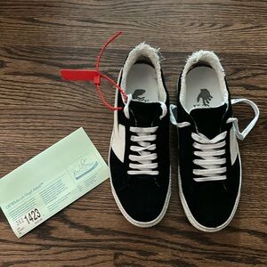 Off white arrow sneakers